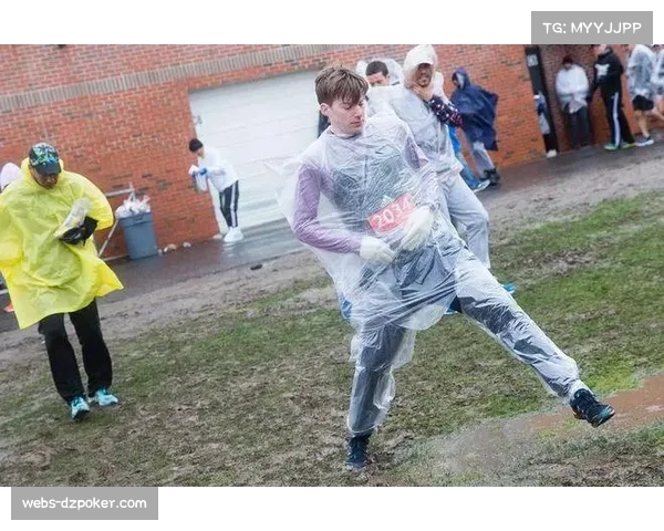 气候因素影响：雨战多场比赛出现非常规技战术选择